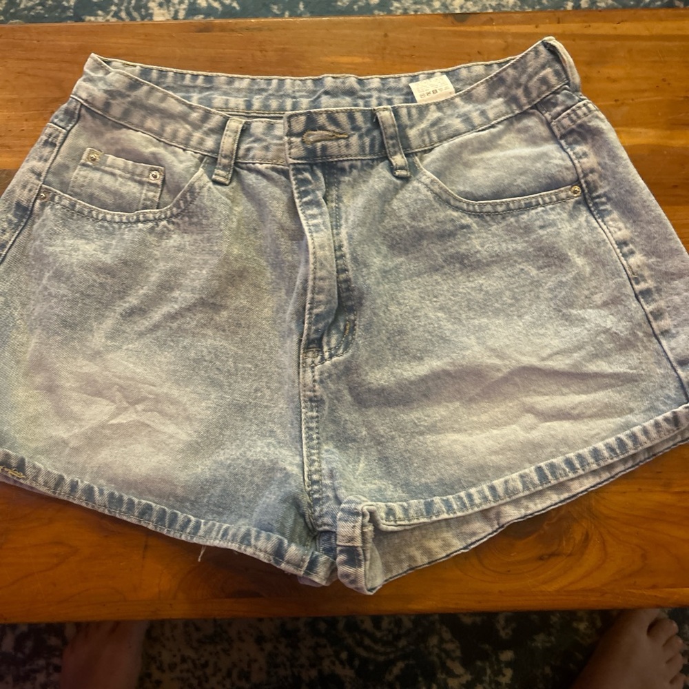 Cute denim shorts no rips